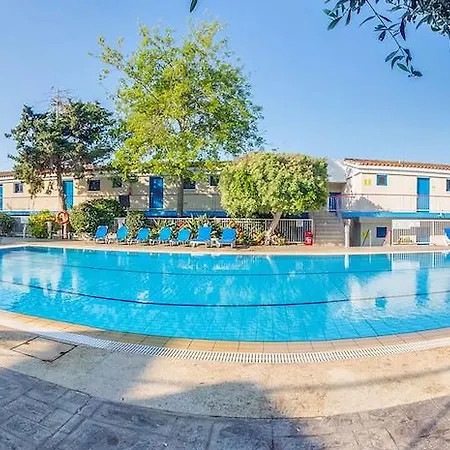 Green Bungalows Hotel Apartments Апарт-готель Айя-Напа