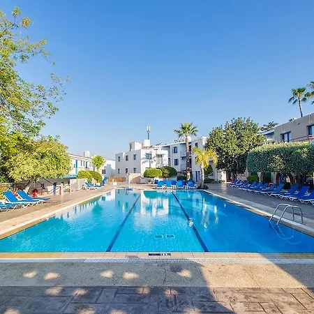 Green Bungalows Hotel Apartments Апарт-готель 3*