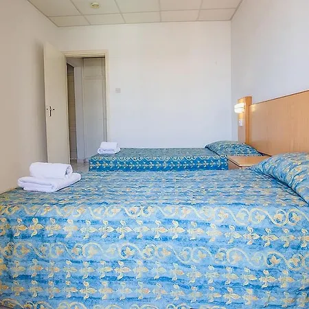 Green Bungalows Hotel Apartments 3* Айя-Напа