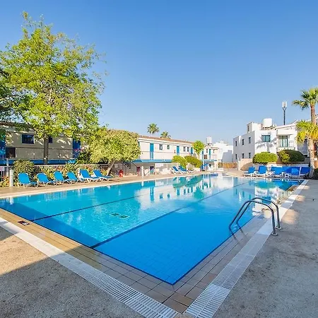 Green Bungalows Hotel Apartments Апарт-готель 3*