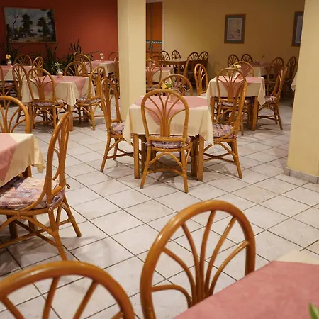 Green Bungalows Hotel Apartments 3*