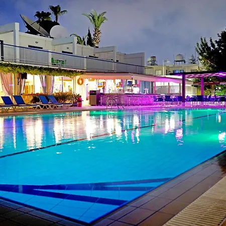 Green Bungalows Hotel Apartments 3* Айя-Напа
