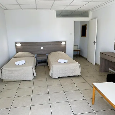 Green Bungalows Hotel Apartments Апарт-готель Айя-Напа
