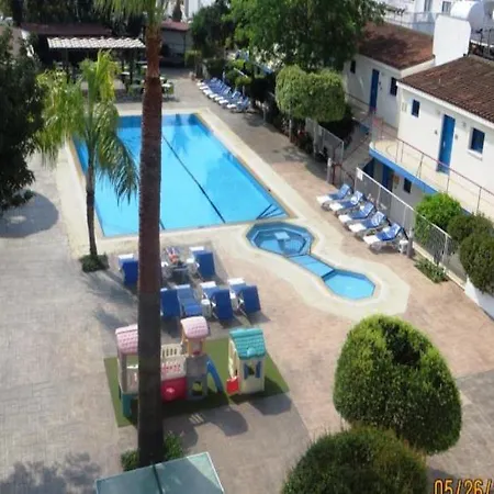 Green Bungalows Hotel Apartments 3* Айя-Напа
